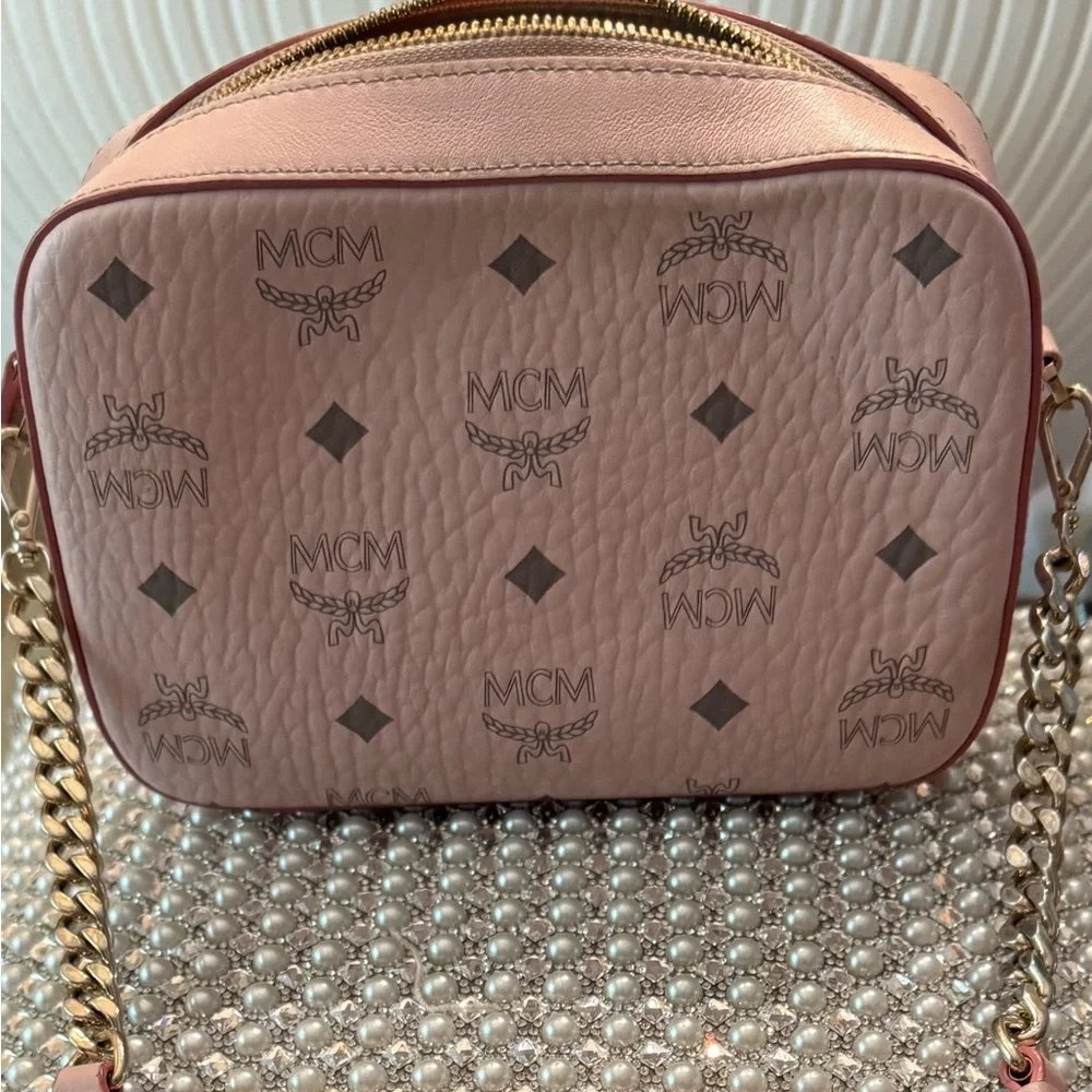 Chic Pink Crossbody Bag with Chain Detail - Picture 9 of 13